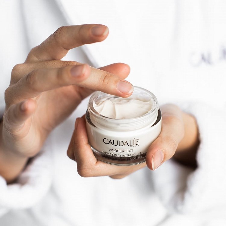  Caudalie Vinoperfect Dark Spot Correcting Moisturizer 50ml